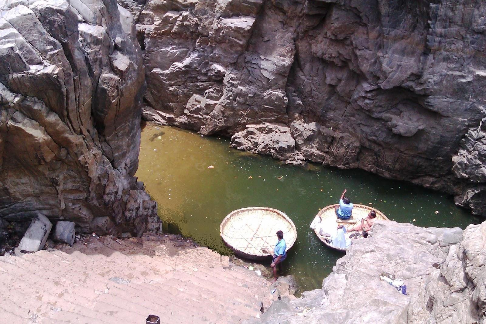 Coracles in river Kaveri at Hogeynakal