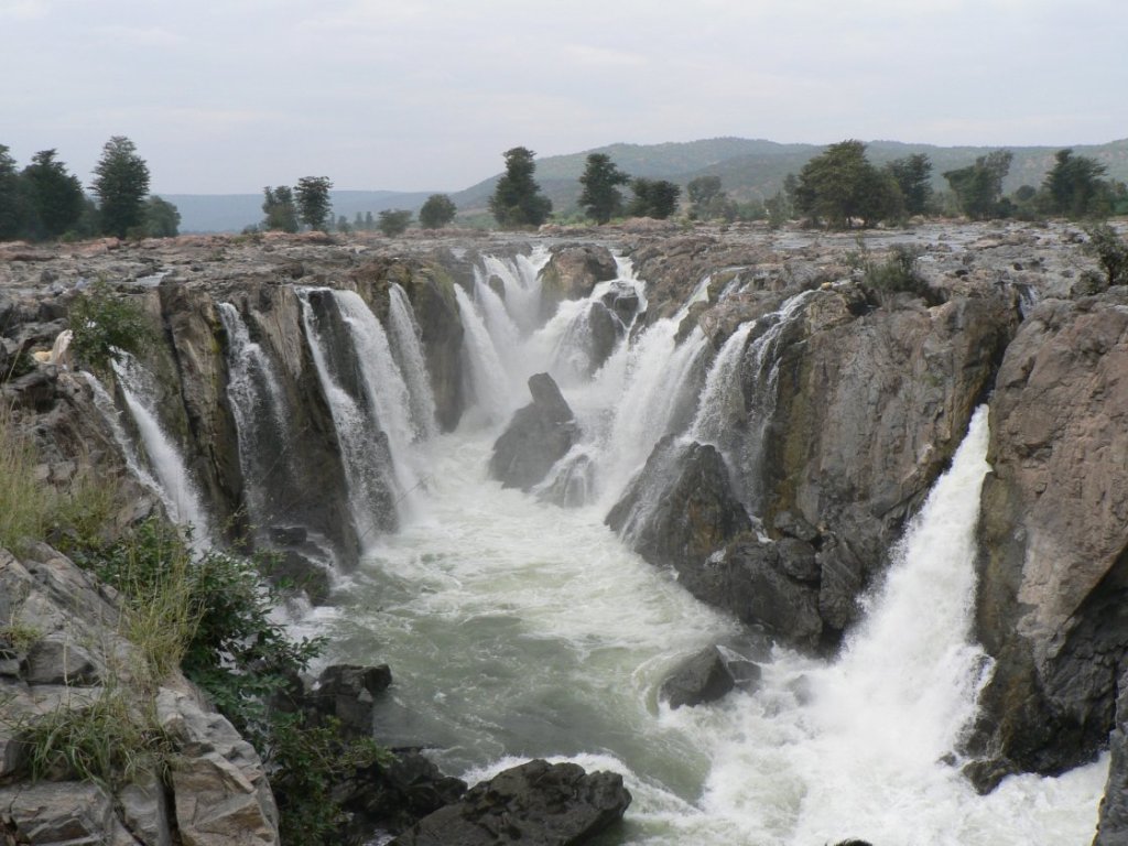 Hogeynakal waterfalls