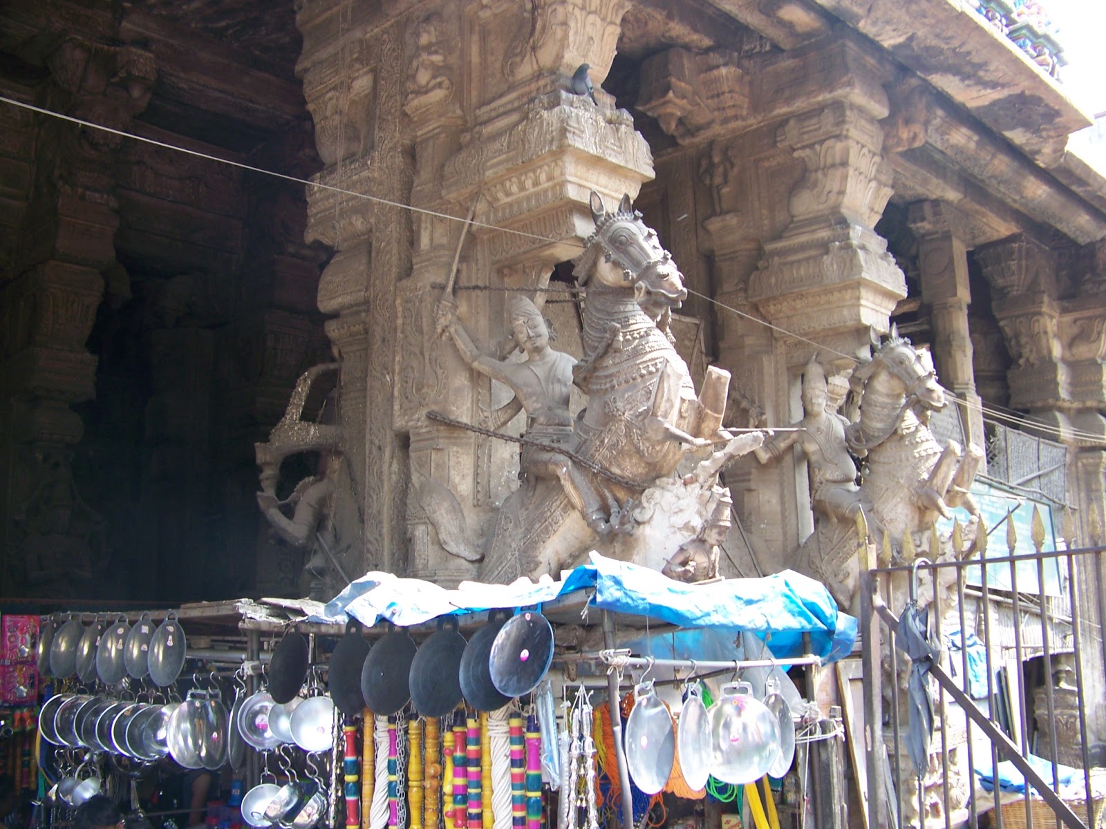 Entrance of the Pudumandapam