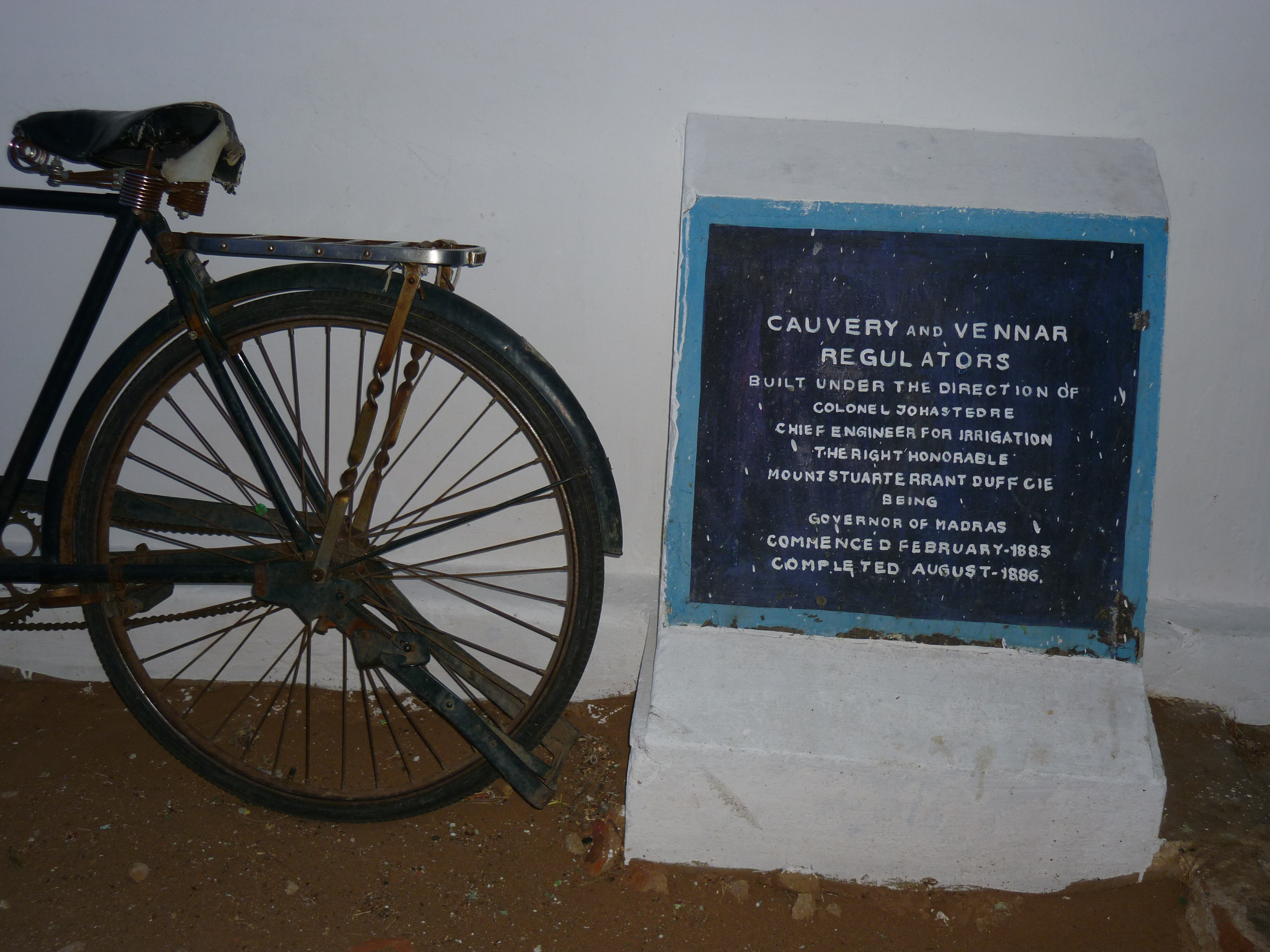 An epitaph at the  Grand Anicut