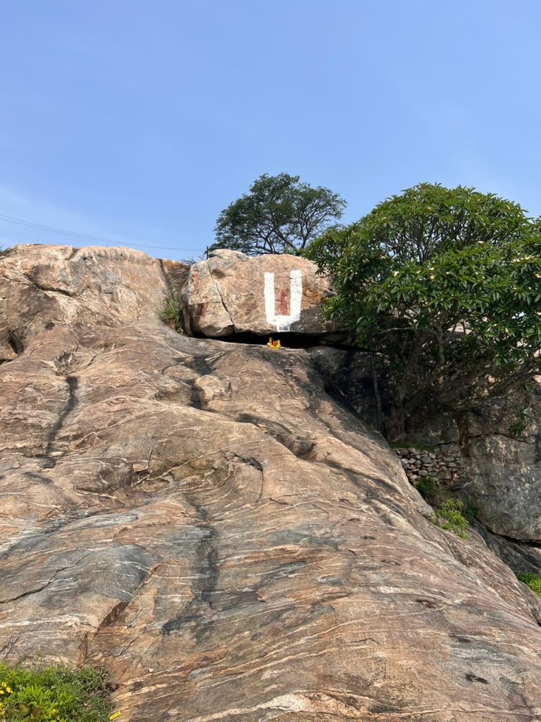 The path towards the left of the trail, towards the temple